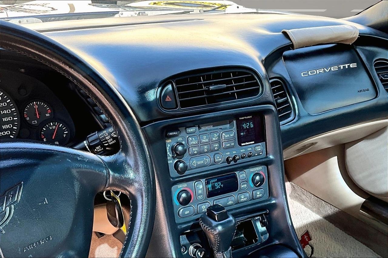 Chevrolet Corvette 2dr Coupe 2001