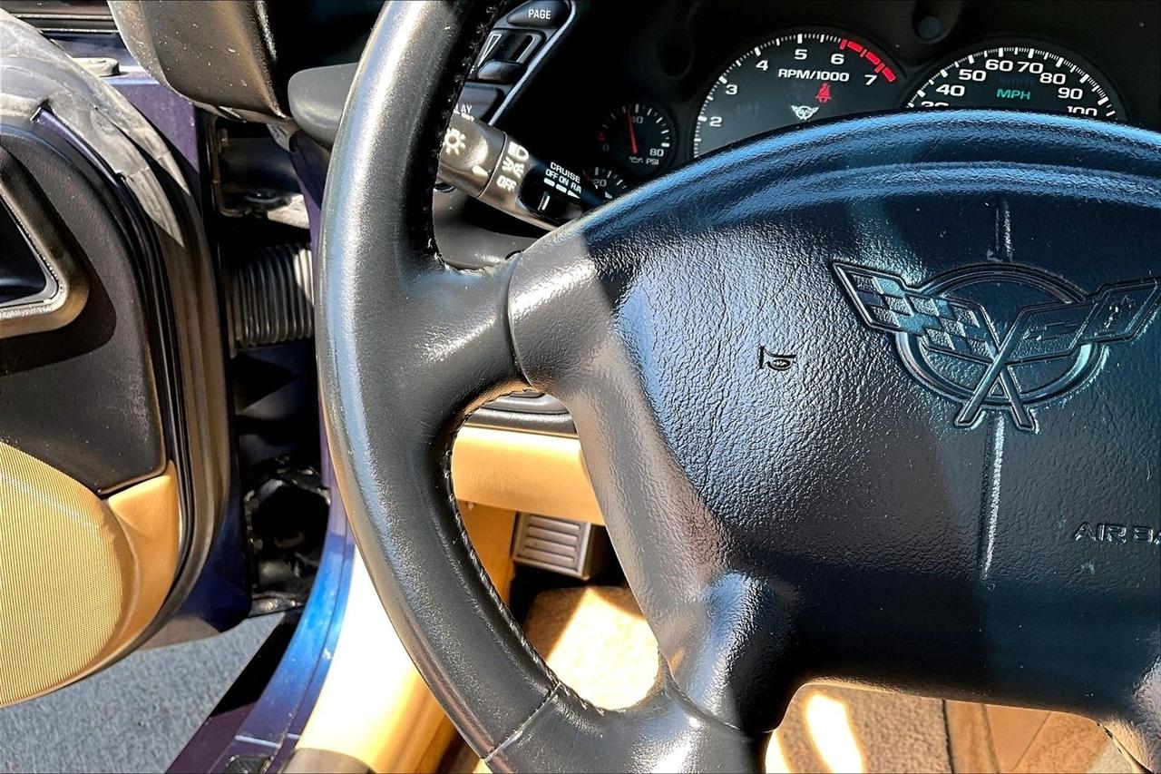 Chevrolet Corvette 2dr Coupe 2001