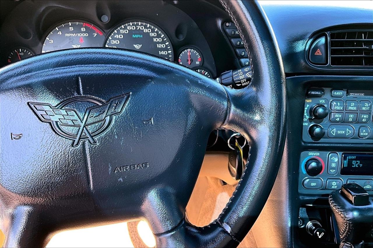 Chevrolet Corvette 2dr Coupe 2001