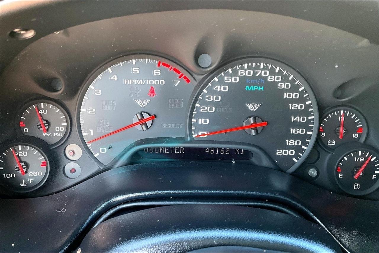 Chevrolet Corvette 2dr Coupe 2001