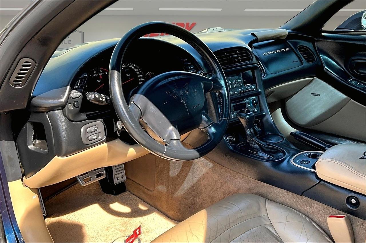 Chevrolet Corvette 2dr Coupe 2001