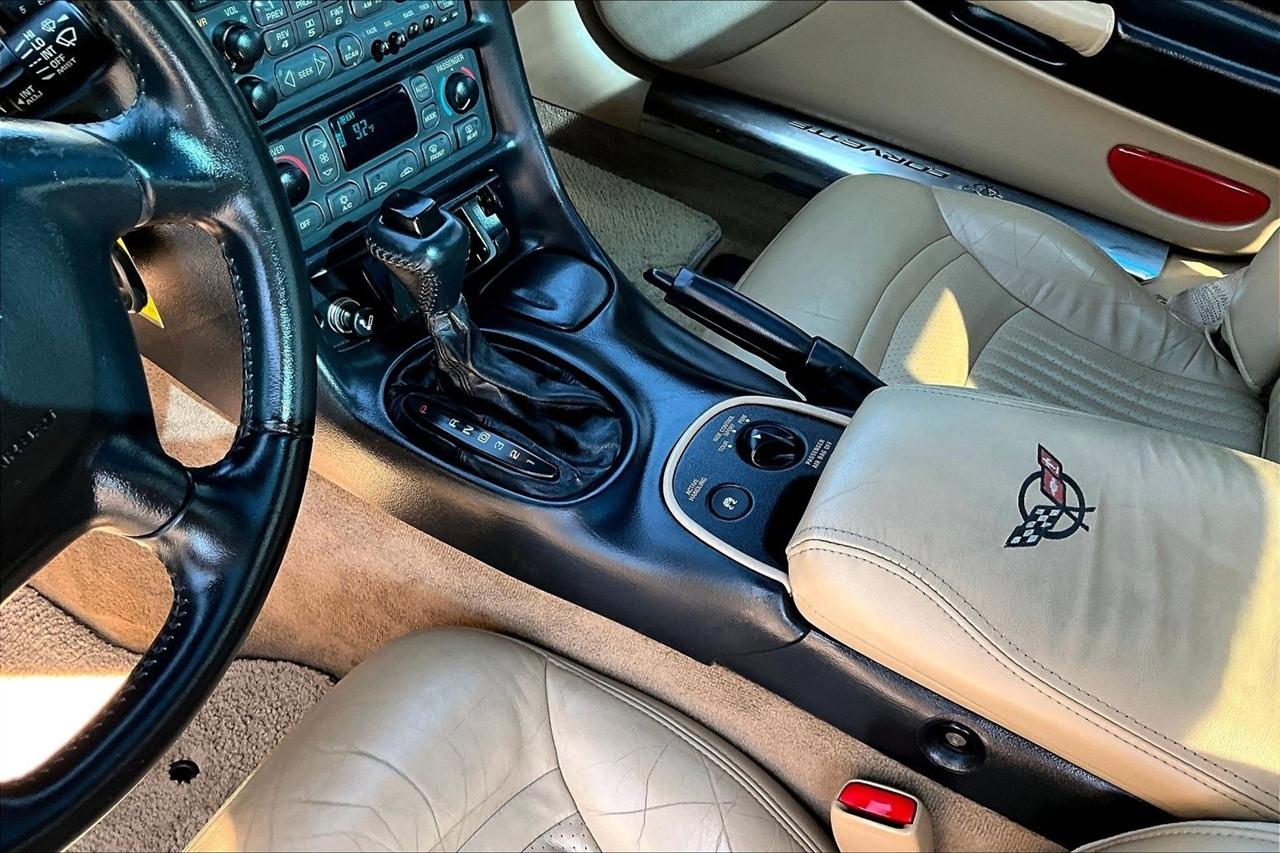 Chevrolet Corvette 2dr Coupe 2001
