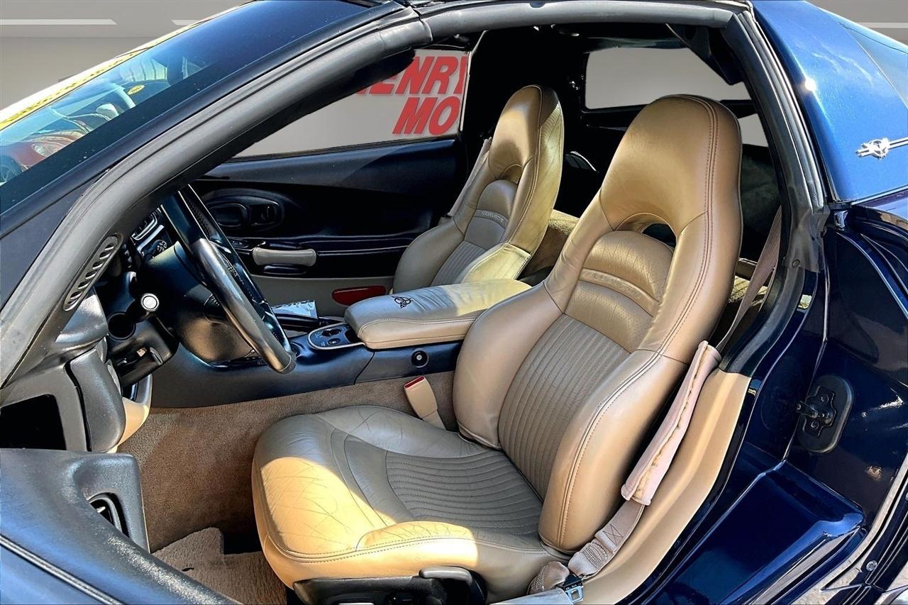 Chevrolet Corvette 2dr Coupe 2001