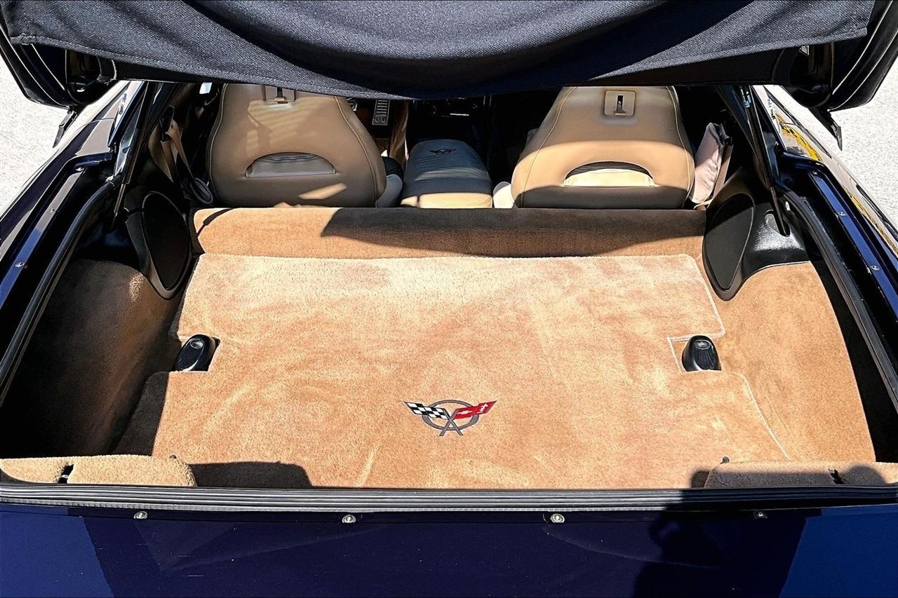 Chevrolet Corvette 2dr Coupe 2001