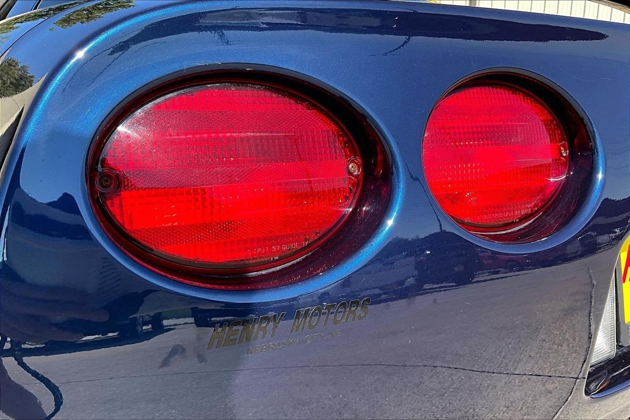 Chevrolet Corvette 2dr Coupe 2001