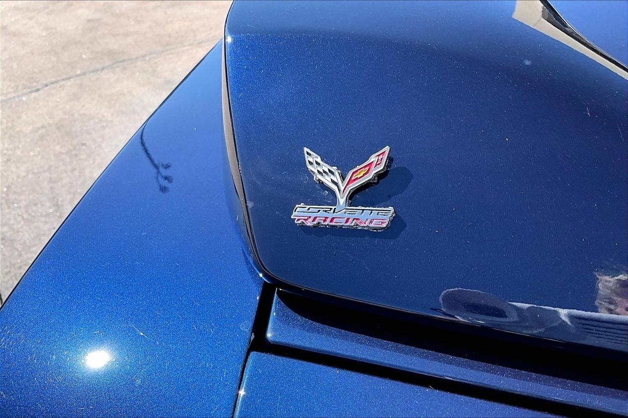 Chevrolet Corvette 2dr Coupe 2001
