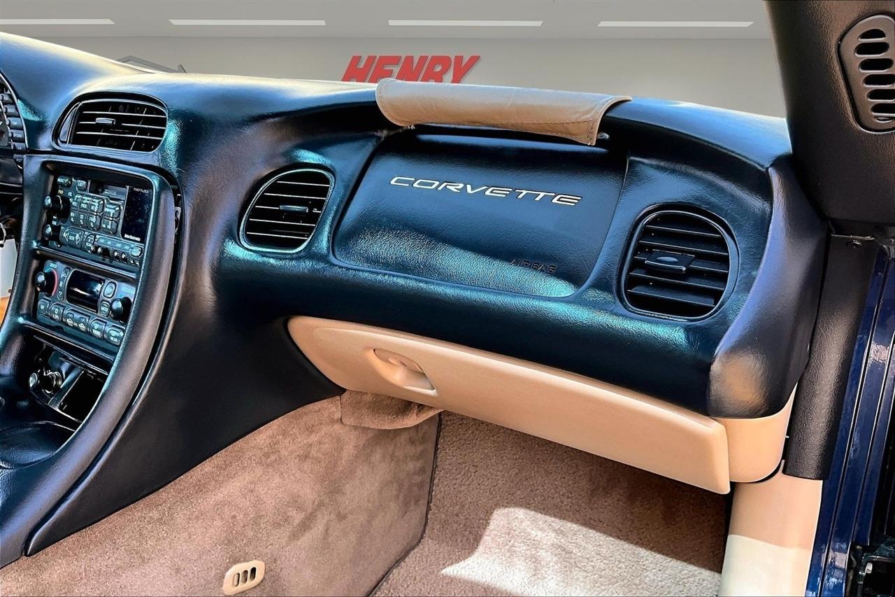 Chevrolet Corvette 2dr Coupe 2001