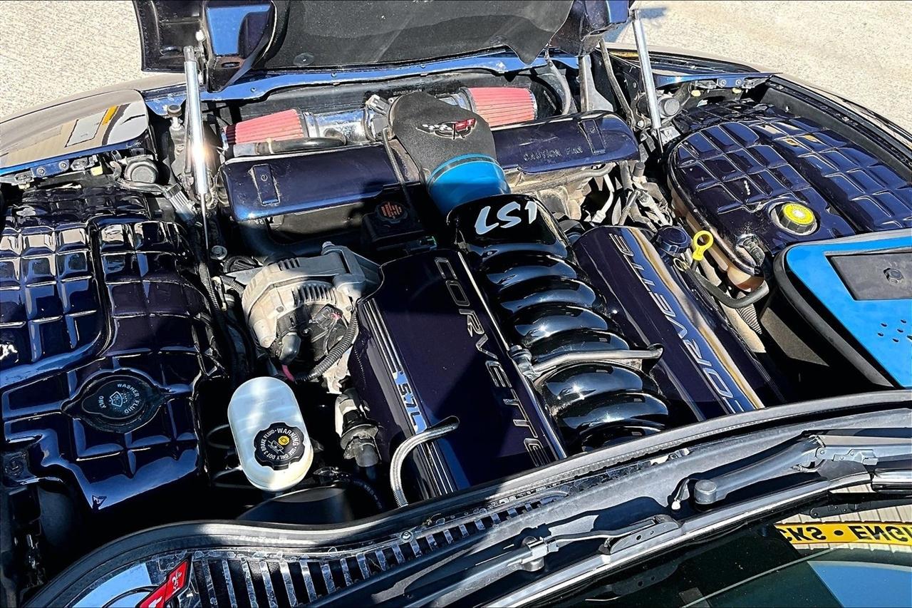 Chevrolet Corvette 2dr Coupe 2001