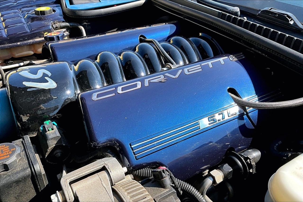 Chevrolet Corvette 2dr Coupe 2001