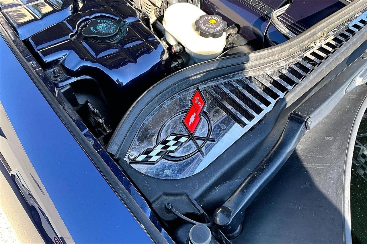 Chevrolet Corvette 2dr Coupe 2001