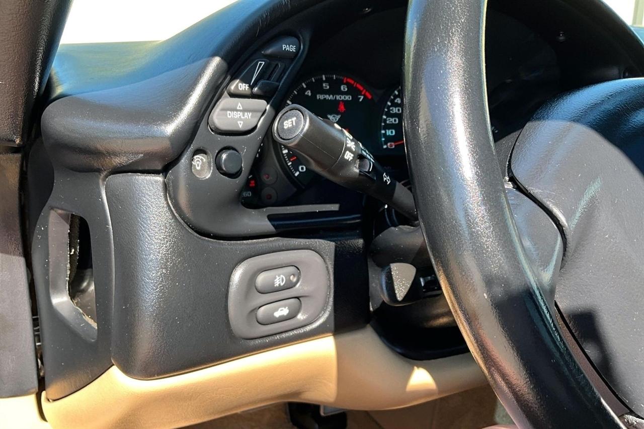 Chevrolet Corvette 2dr Coupe 2001