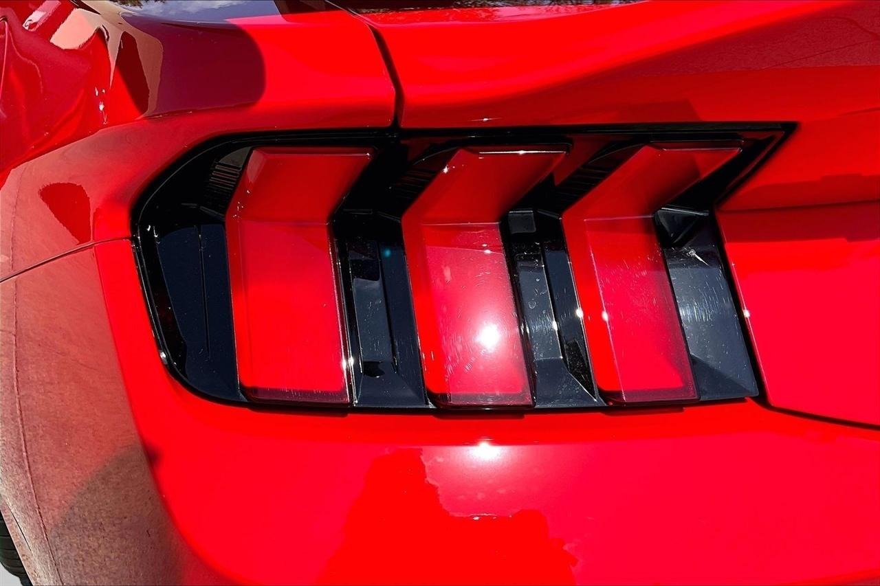 Ford Mustang  2024