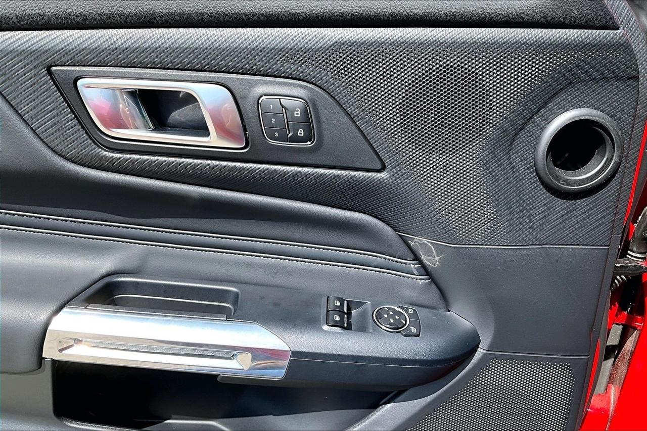 Ford Mustang  2024