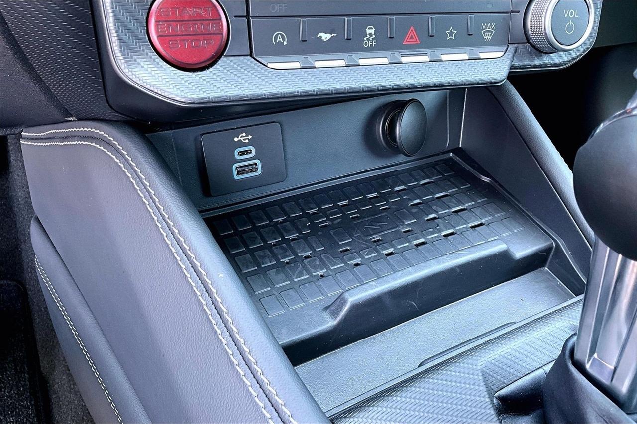 Ford Mustang  2024
