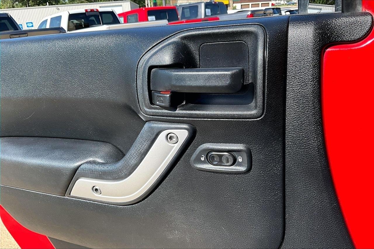 Jeep Wrangler 4WD 2dr Rubicon 2012