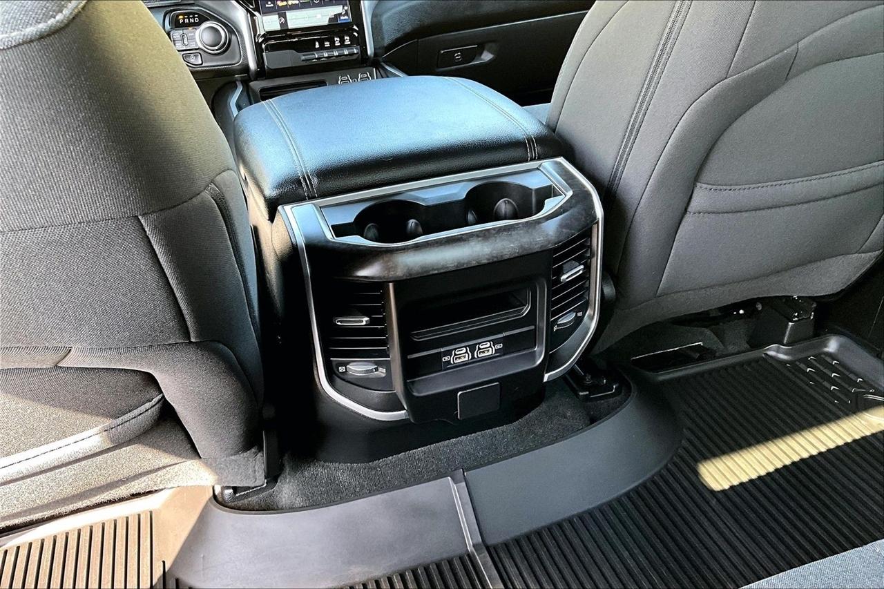 RAM 1500 Big Horn 4x4 Crew Cab 5'7" Box 2023