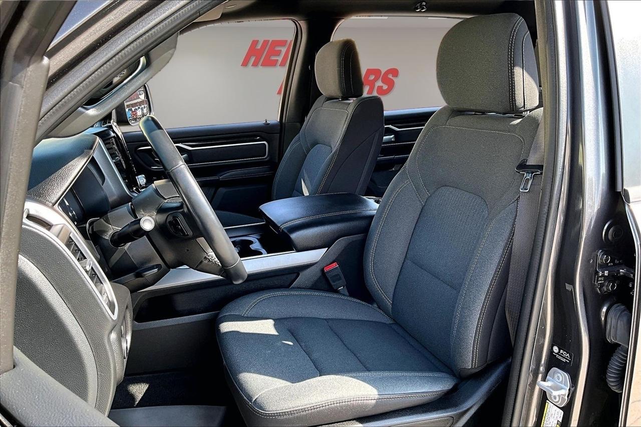 RAM 1500 Big Horn 4x4 Crew Cab 5'7" Box 2023