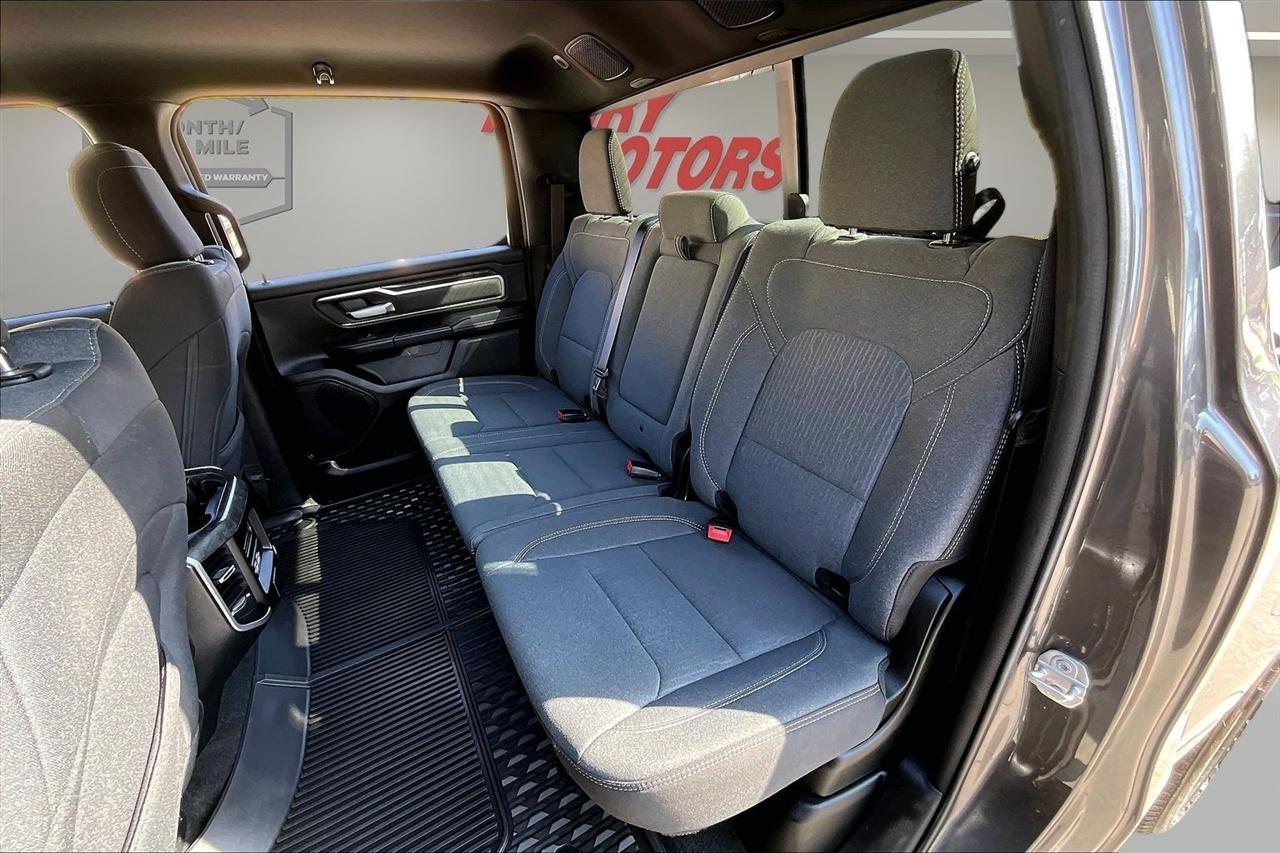 RAM 1500 Big Horn 4x4 Crew Cab 5'7" Box 2023