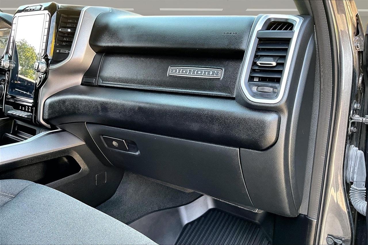 RAM 1500 Big Horn 4x4 Crew Cab 5'7" Box 2023