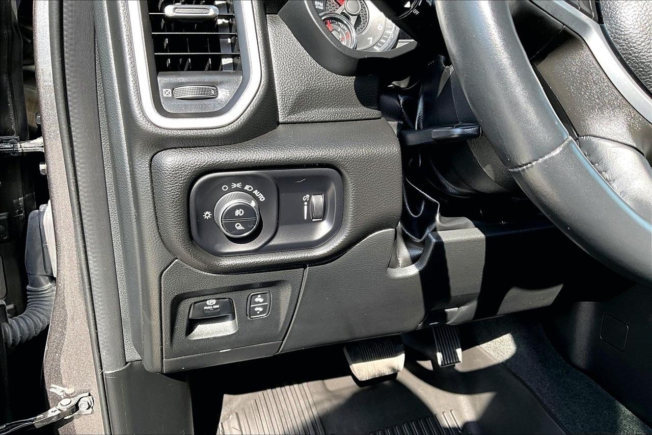 RAM 1500 Big Horn 4x4 Crew Cab 5'7" Box 2023