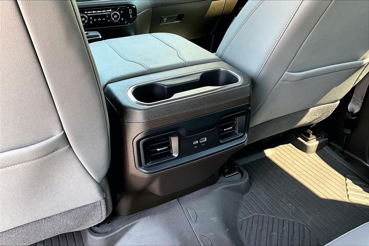 Chevrolet Silverado 1500 4WD Crew Cab 147" RST 2024