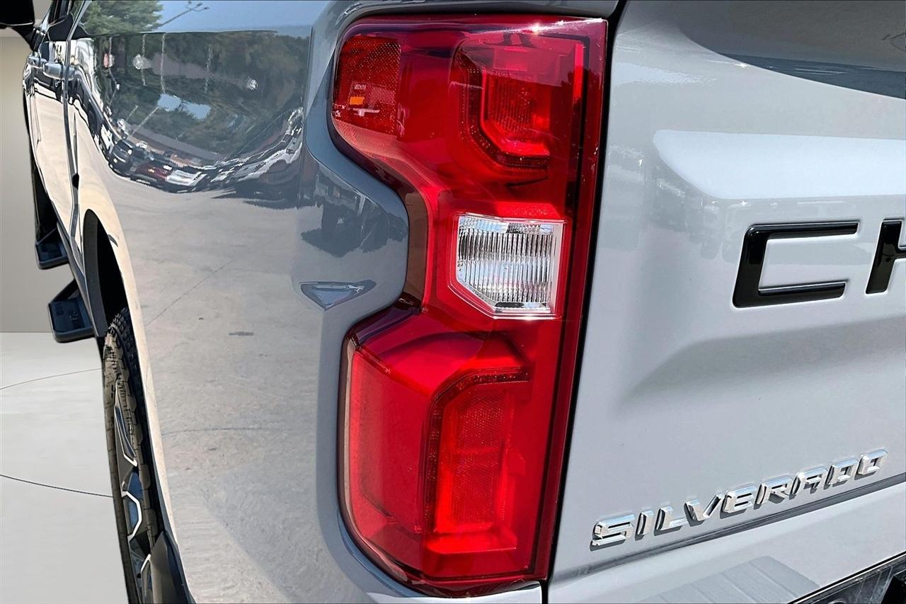 Chevrolet Silverado 1500 4WD Crew Cab 147" RST 2024