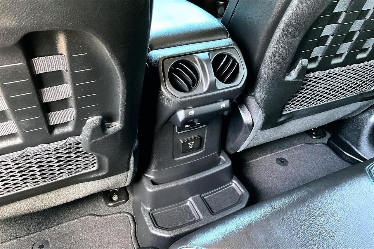 Jeep Wrangler photo 10