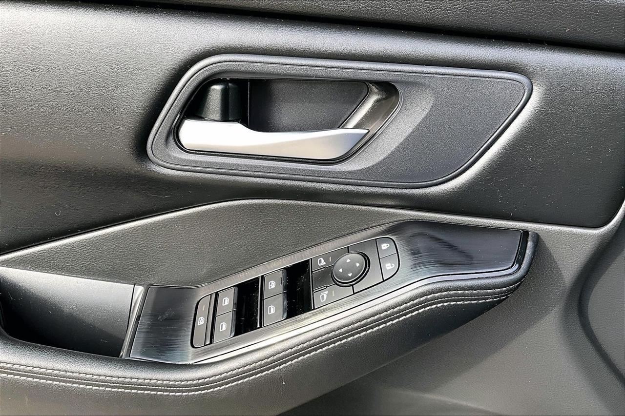 Nissan Rogue photo 38