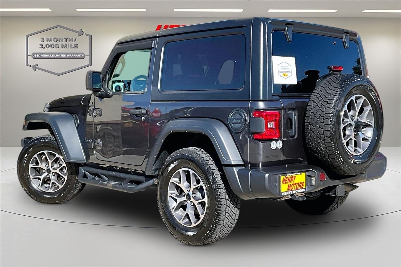 Jeep Wrangler photo 4