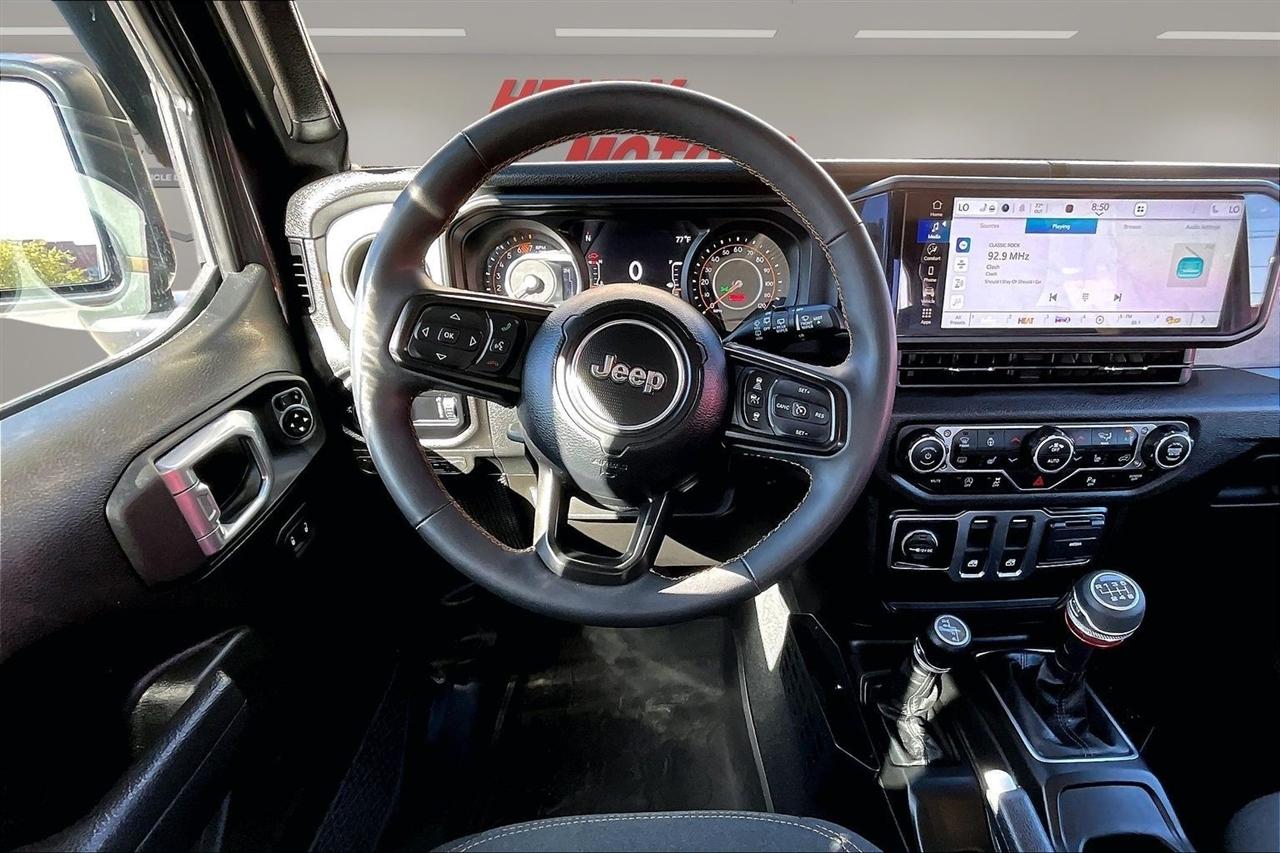 Jeep Wrangler photo 8