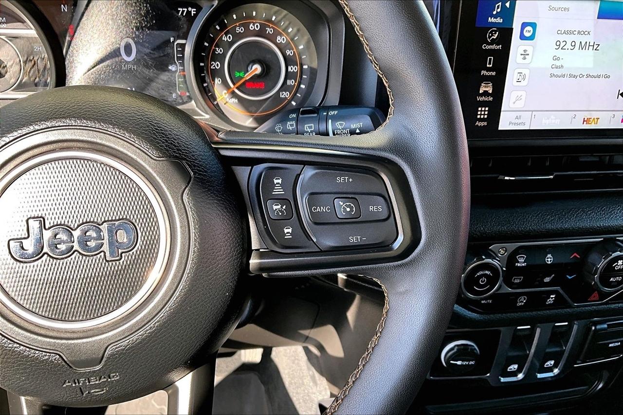 Jeep Wrangler photo 12