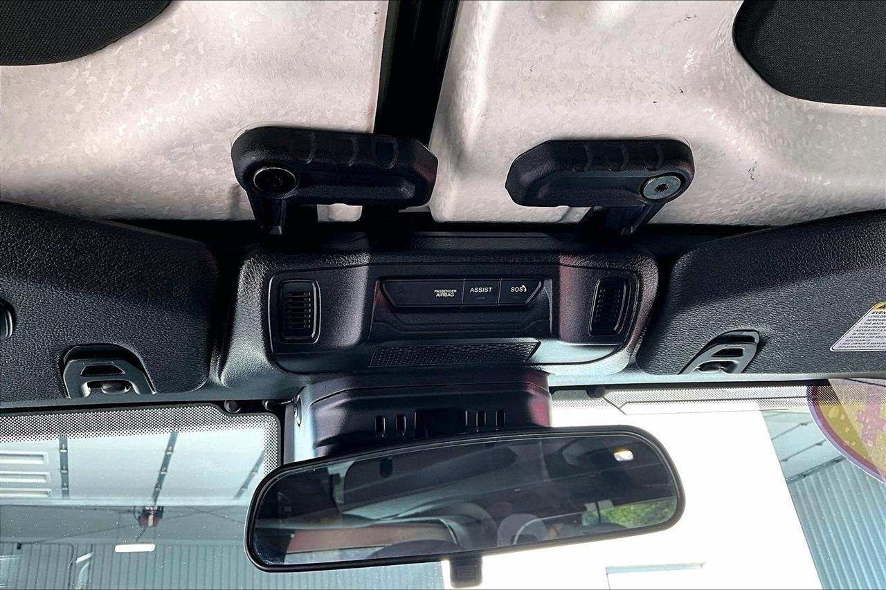 Jeep Wrangler photo 17
