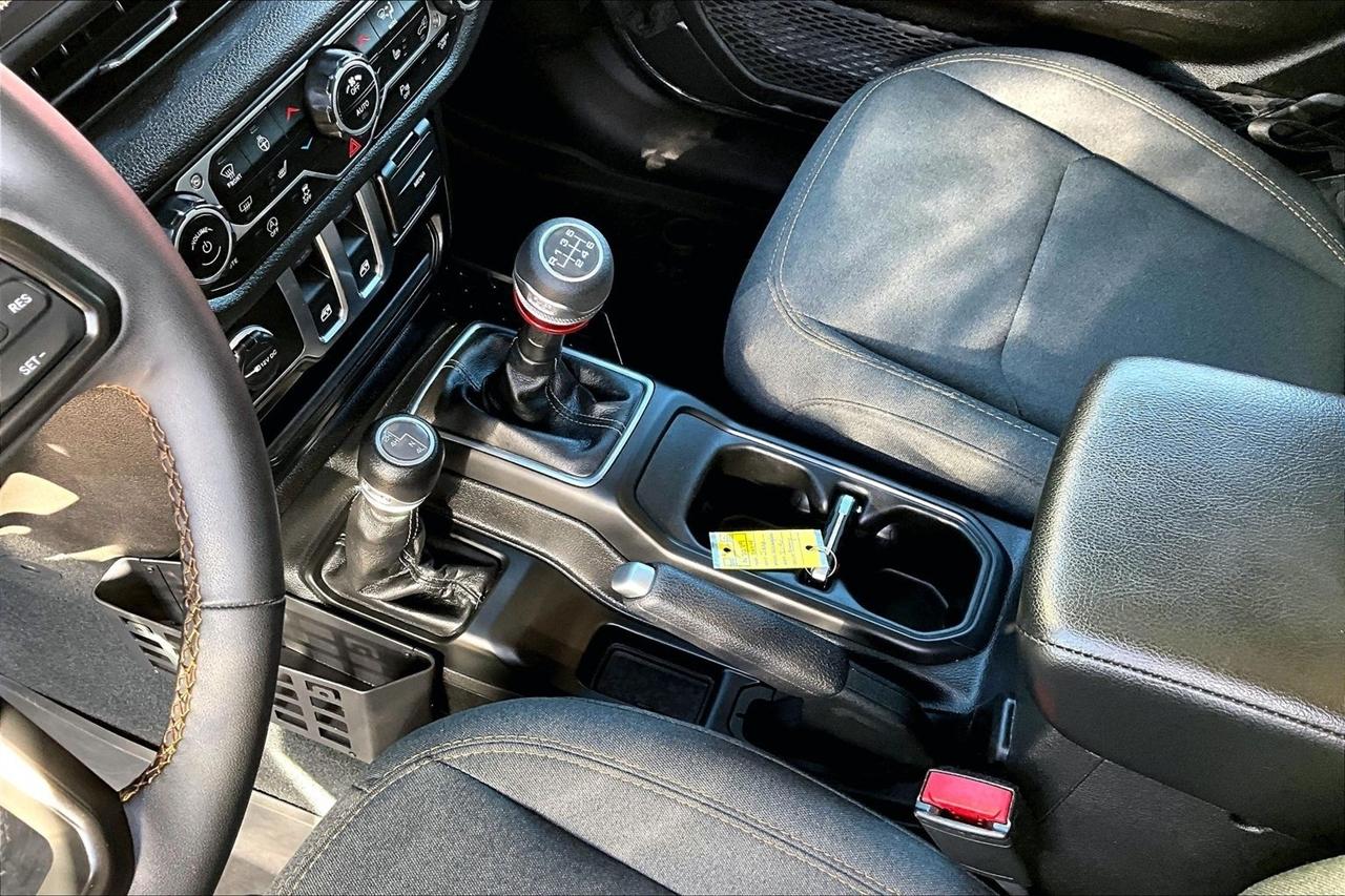 Jeep Wrangler photo 20