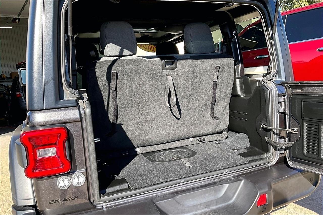 Jeep Wrangler photo 25