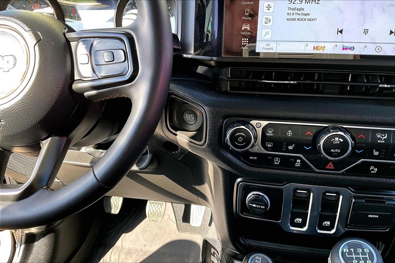 Jeep Wrangler photo 38