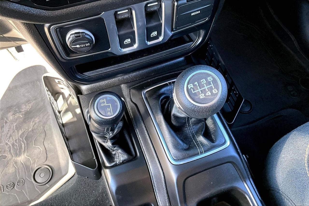 Jeep Wrangler photo 39