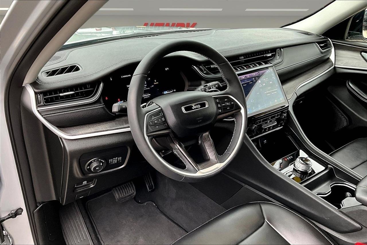 Jeep Grand Cherokee photo 17