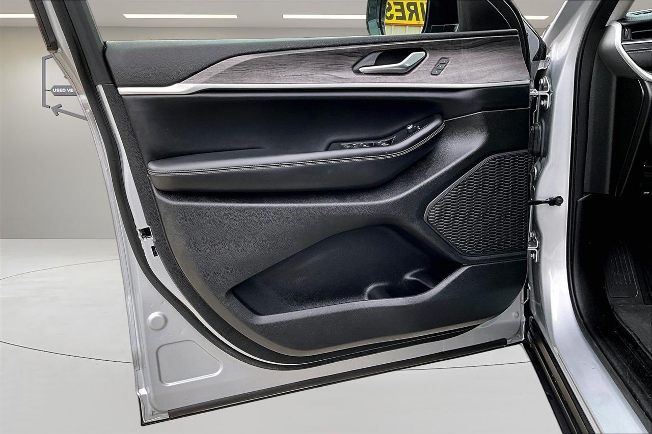 Jeep Grand Cherokee photo 20