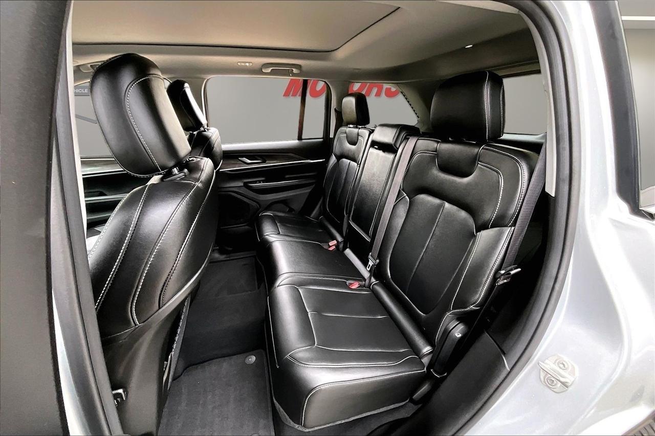 Jeep Grand Cherokee photo 22