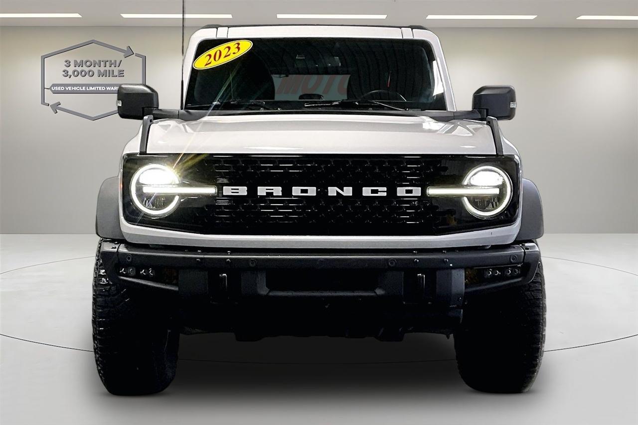 Ford Bronco photo 2