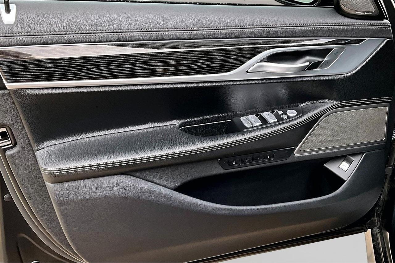 BMW 7 Series 740i xDrive Sedan 2019