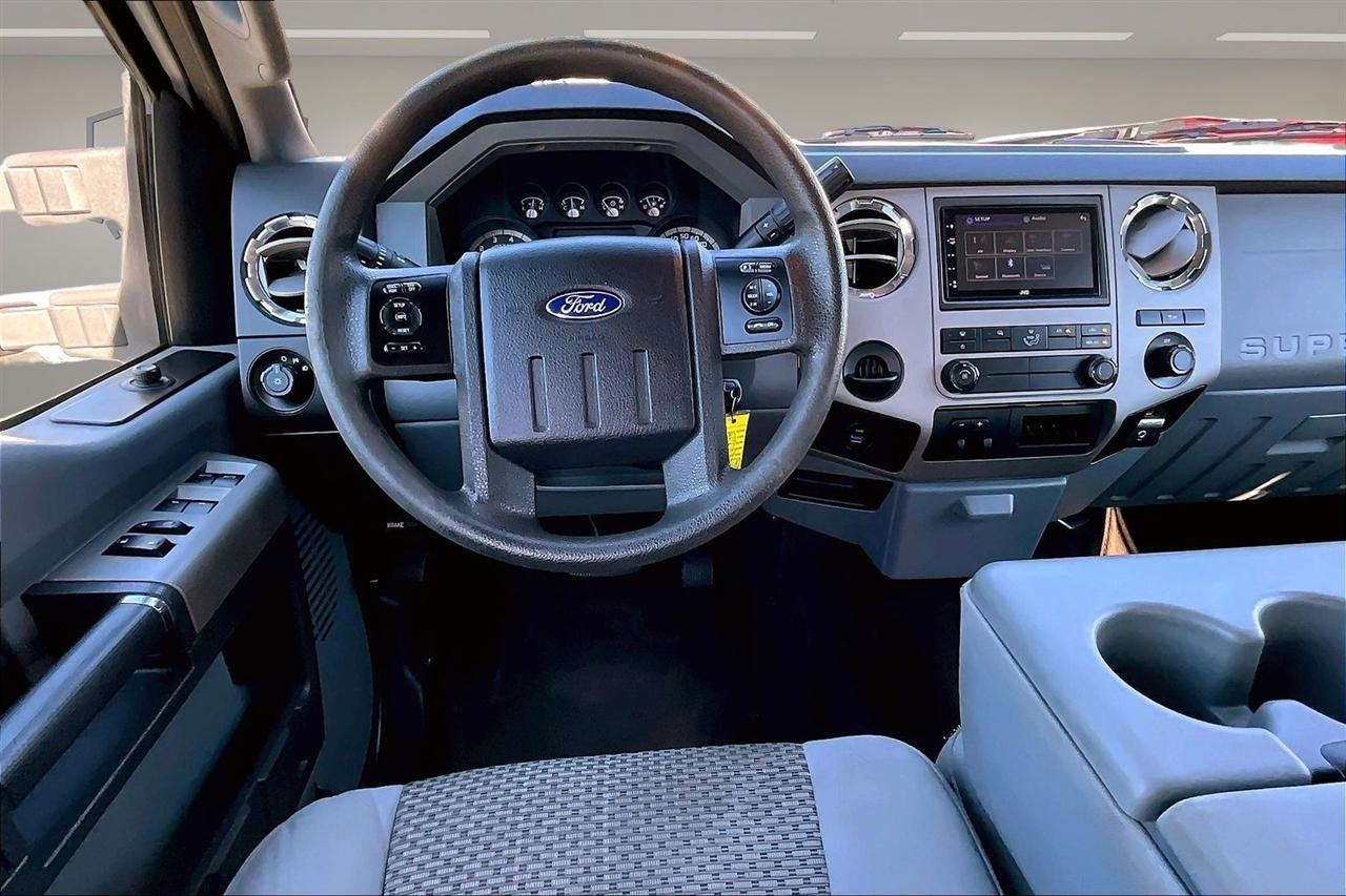 Ford Super Duty F-250 SRW 2WD Crew Cab 156" XLT 2016