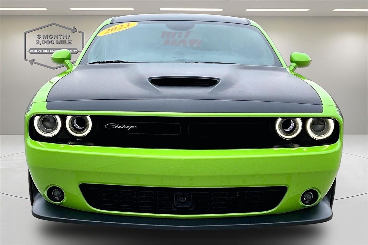 Dodge Challenger photo 2