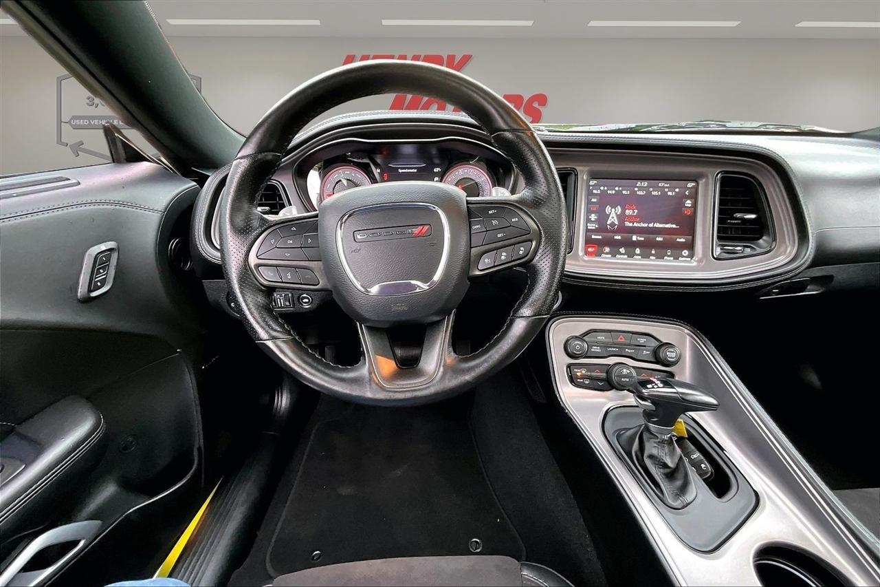 Dodge Challenger photo 8