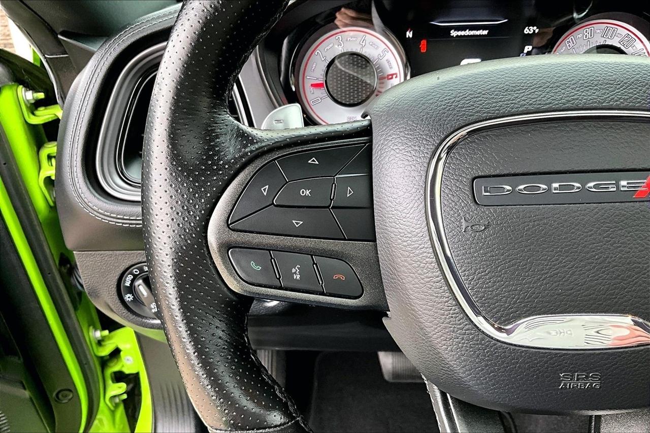 Dodge Challenger photo 10