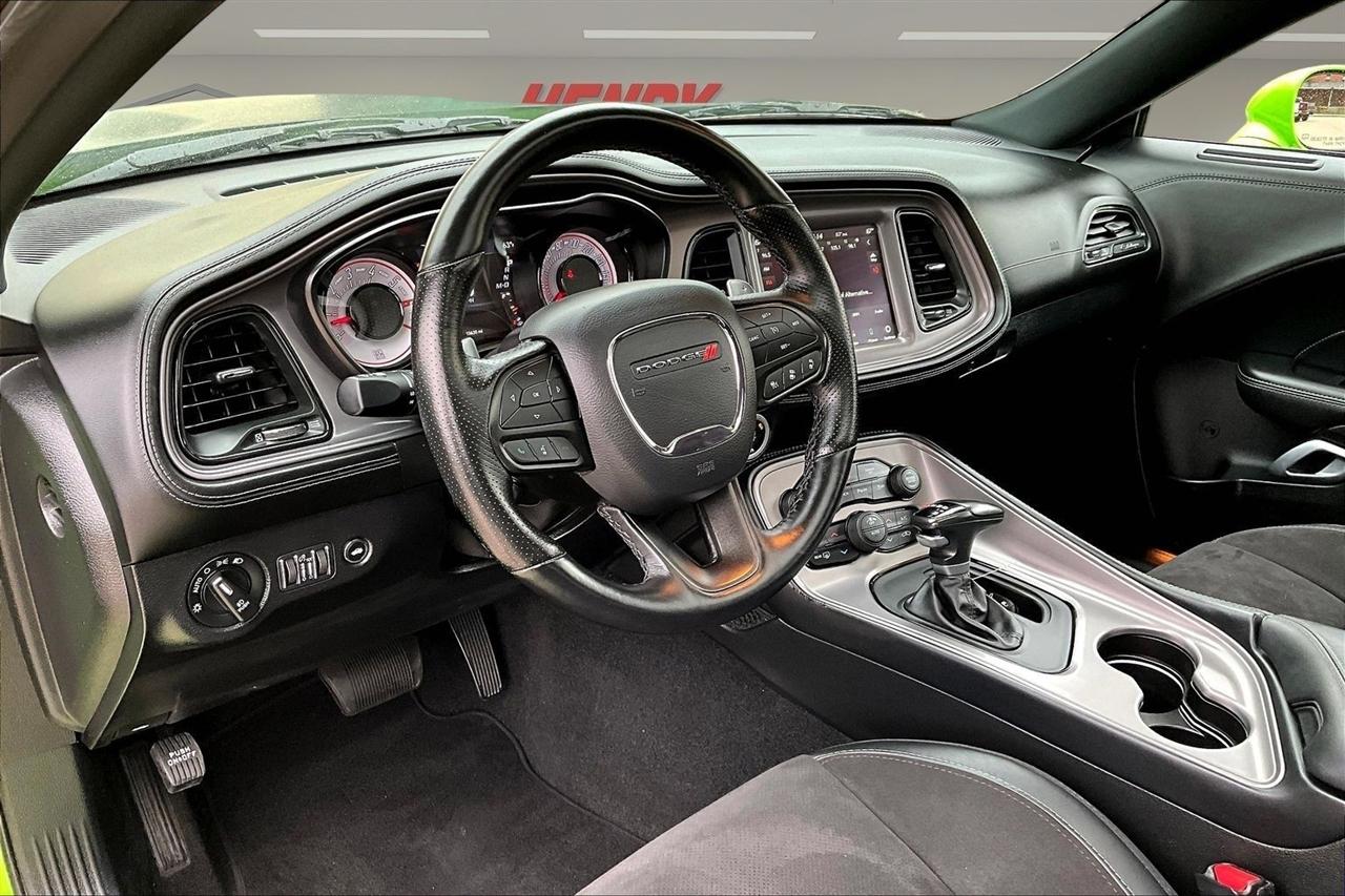 Dodge Challenger photo 17