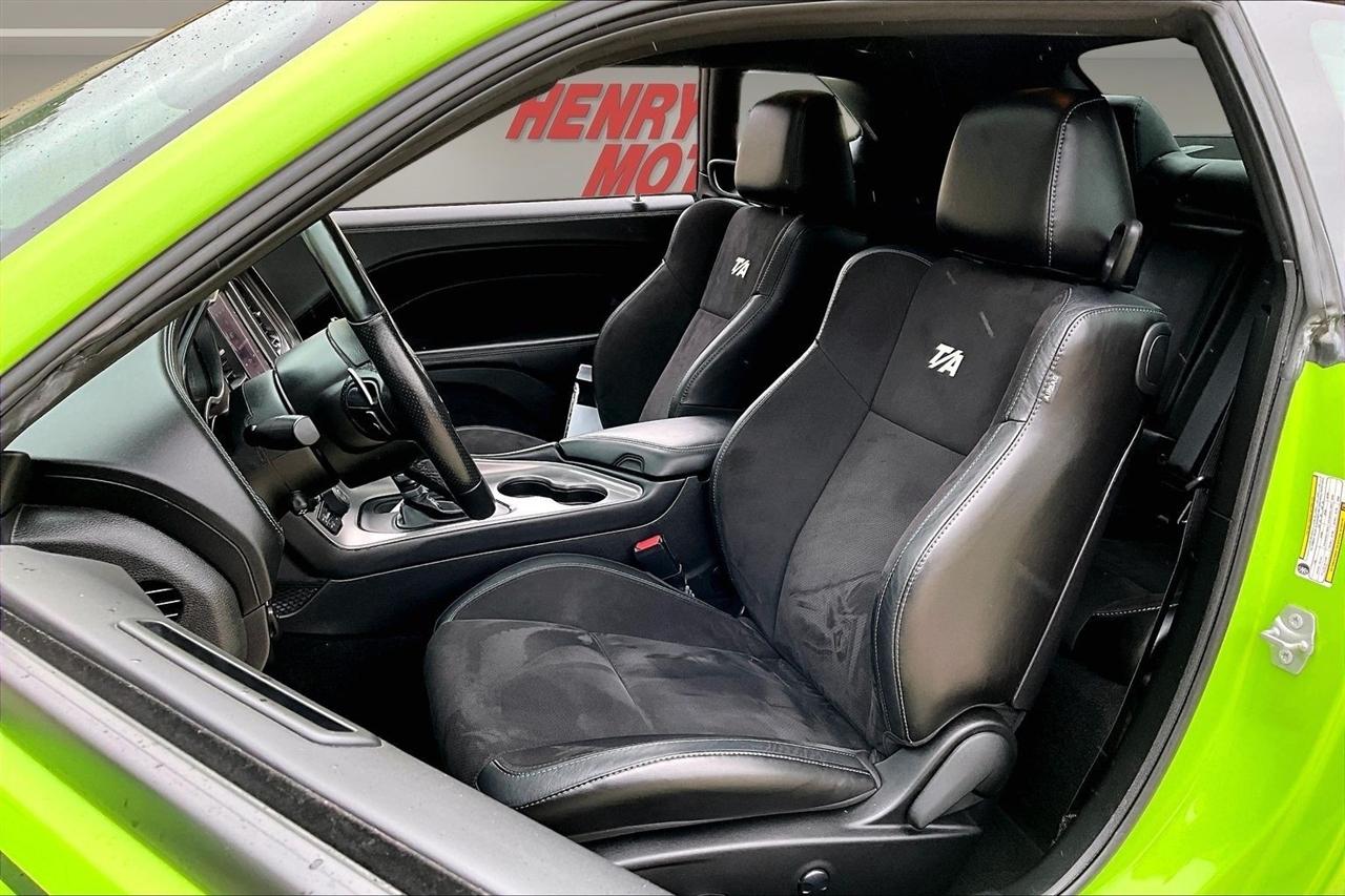 Dodge Challenger photo 21