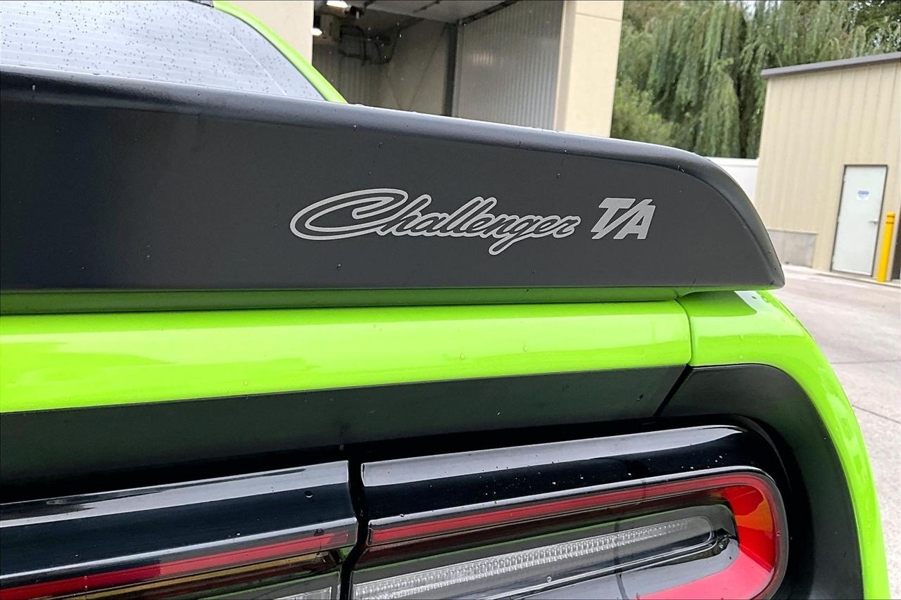 Dodge Challenger photo 25