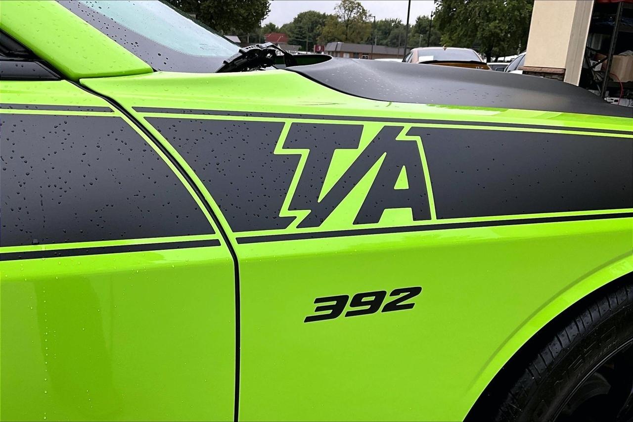Dodge Challenger photo 43