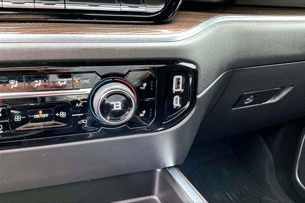 Chevrolet Silverado photo 18